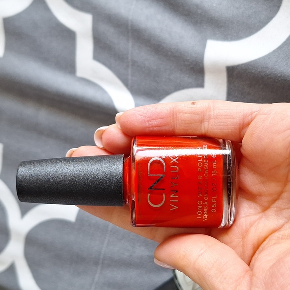 2 Vinylux nail polishes - Picture 3 of 5